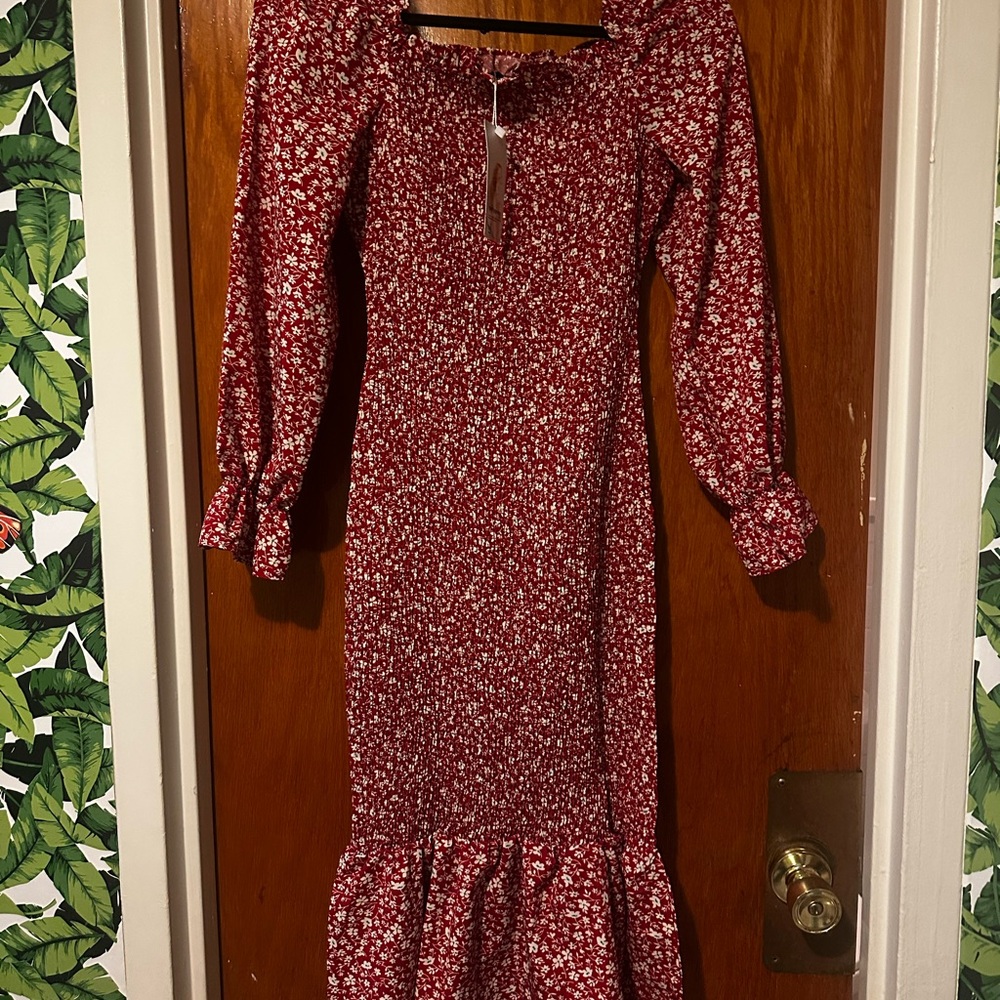 Chic Long Sleeve Floral Dress in Red